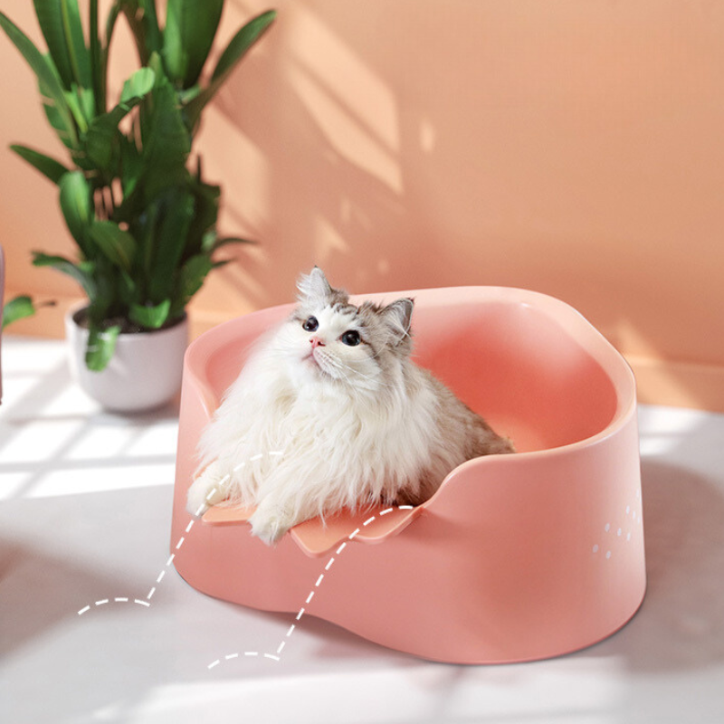 Strawberry cat litter box is extra large and easy to clean